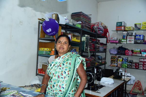 रायपुर : लखपति दीदी राशोबाई ने मेहनत और समूह सहयोग से कायम की आत्मनिर्भरता की मिसाल