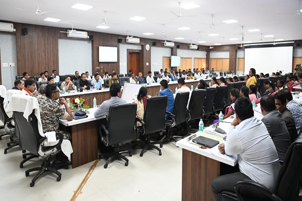 रायपुर : बीजापुर के विकास में महिला समूहों की भूमिका अहम - उपमुख्यमंत्री श्री विजय शर्मा