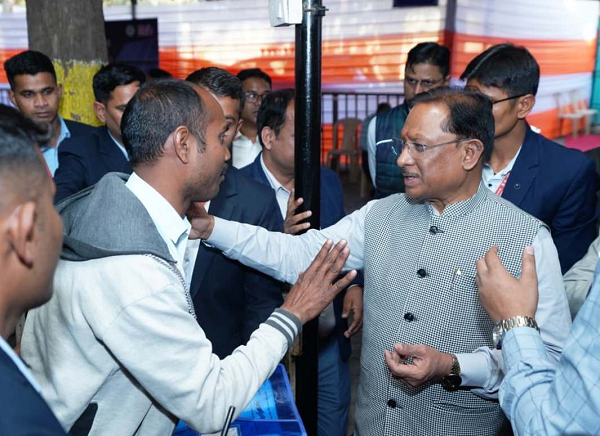 सुशासन के केंद्र में संवेदनशीलता, जनदर्शन में तत्काल सुलझी समस्याएं