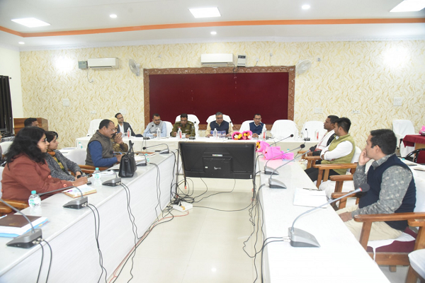 रायपुर : स्थानीय कलाकारों को अधिक से अधिक अवसर मिले, विगत वर्षों की भांति इस वर्ष भी गरिमामयी ढंग से मैनपाट महोत्सव सम्पन्न हो-मंत्री श्री अग्रवाल