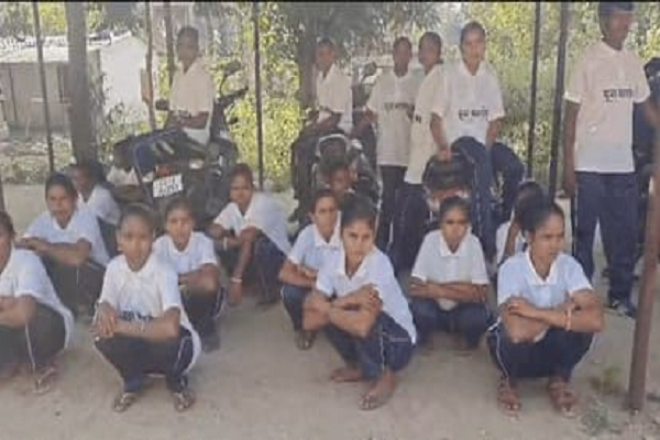 लोन वर्राटू : दंतेवाड़ा में 63 नक्सलियों ने किया आत्मसमर्पण