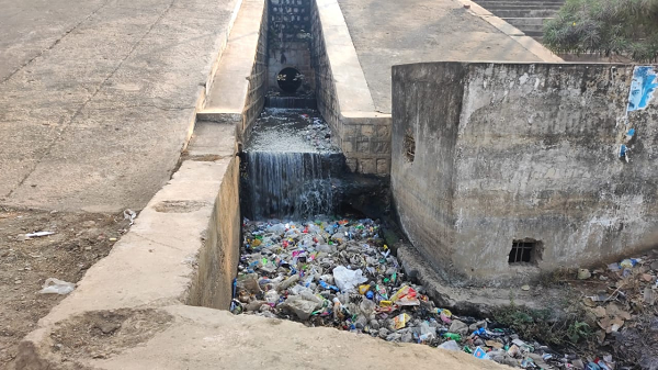 &ldquo;आस्था के संगम पर गंदगी का साया: राजिम त्रिवेणी संगम की बदहाली पर सवाल&rdquo;