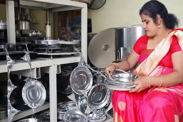 चारदीवारी से नेतृत्व तक-गृहिणी से &lsquo;लखपति दीदी&rsquo; बनी सीमा बंजारे