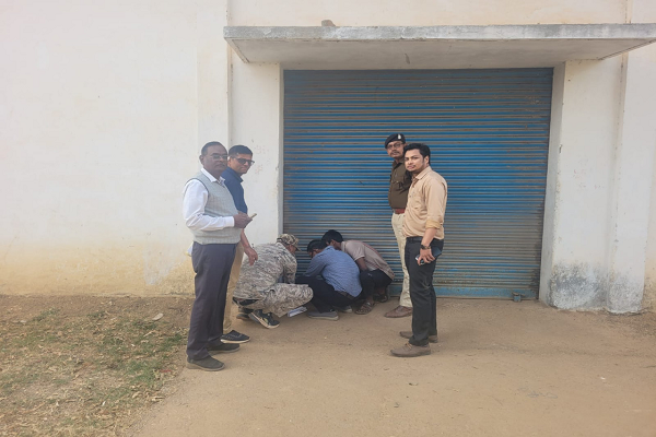 कलेक्टर श्री मिश्रा के निर्देश पर अवैध धान भंडारण पर बड़ी कार्रवाई