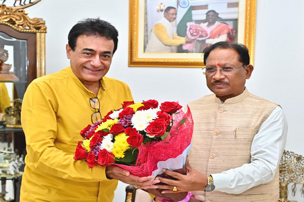 मुख्यमंत्री श्री विष्णुदेव साय से सुप्रसिद्ध अभिनेता श्री नीतिश भारद्वाज ने की सौजन्य मुलाकात
