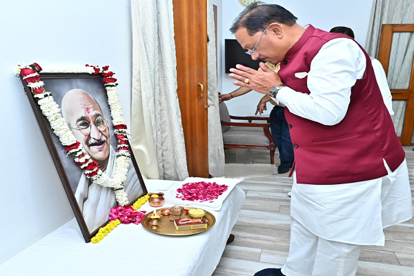 मुख्यमंत्री श्री विष्णु देव साय ने महात्मा गांधी की पुण्यतिथि पर उन्हें किया नमन