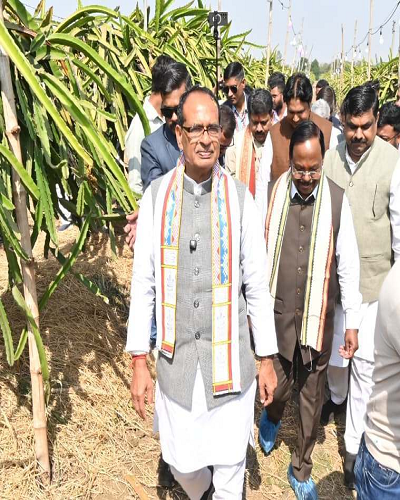 केन्द्रीय कृषि मंत्री श्री शिवराज सिंह चौहान पहुंचे छत्तीसगढ़ के ग्राम गिरहोला एवं खपरी