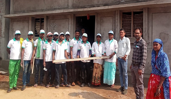  आत्मनिर्भरता की दिशा में पहल