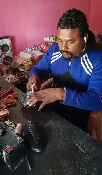 शासन के सहयोग से आत्मनिर्भरता की राह पर दिव्यांग श्री राजेश कुमार पटेल