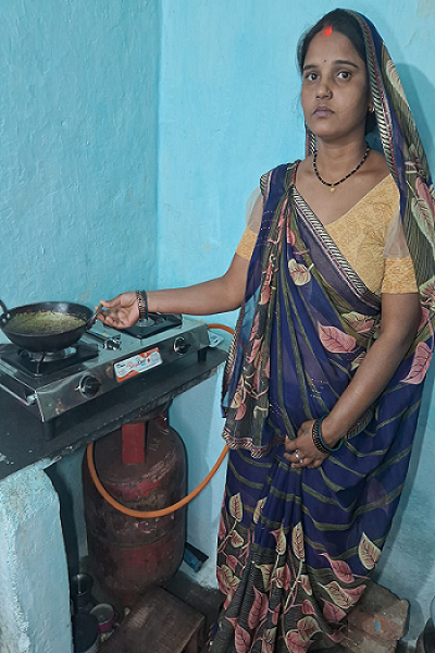 प्रधानमंत्री उज्ज्वला योजना: धुएँ से मिली मुक्ति, समय की हो रही बचत