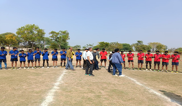 पीएम श्री जवाहर नवोदय विद्यालय उड़ियाकला में फीफा फुटबॉल वितरण कार्यक्रम का हुआ आयोजन