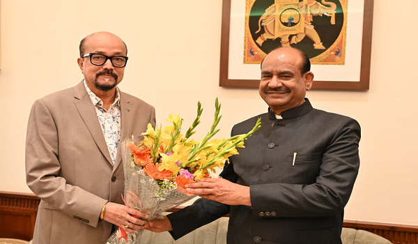  राज्यपाल श्री रमेन डेका ने लोकसभा अध्यक्ष श्री ओम बिरला से सौजन्य भेंट की