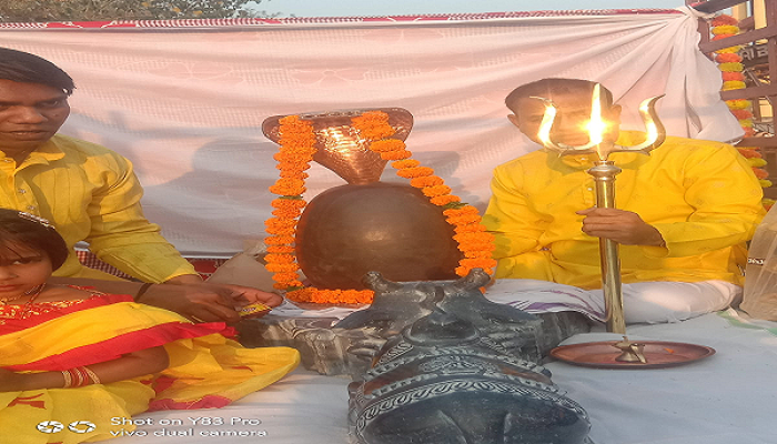 महाशिवरात्रि पर जिला न्यायालय आवासीय परिसर में शिवलिंग स्थापना: कलश यात्रा से गूंजा कवर्धा, भक्ति और एकता का संदेश