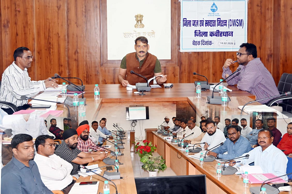 कलेक्टर श्री गोपाल वर्मा ने जिले में पेयजल व्यवस्था दुरुस्त करने के दिए सख्त निर्देश