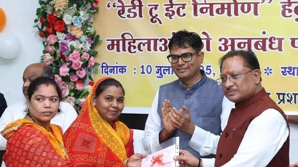  महिला सशक्तिकरण और कुपोषण मुक्ति के लिए 6 जिले के 42 स्व-सहायता समूह को रेडी-टू-ईट निर्माण एवं वितरण का कार्य