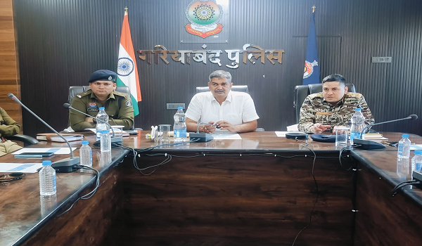 गरियाबंद : बडेगोबरा के सातमारी पहाडी क्षेत्र में माओवादियों द्वारा डम्प कर रखे 02 नग एसएलआर, 01 नग इंसास एवं 01 नग 12 बोर हथियार बरामद