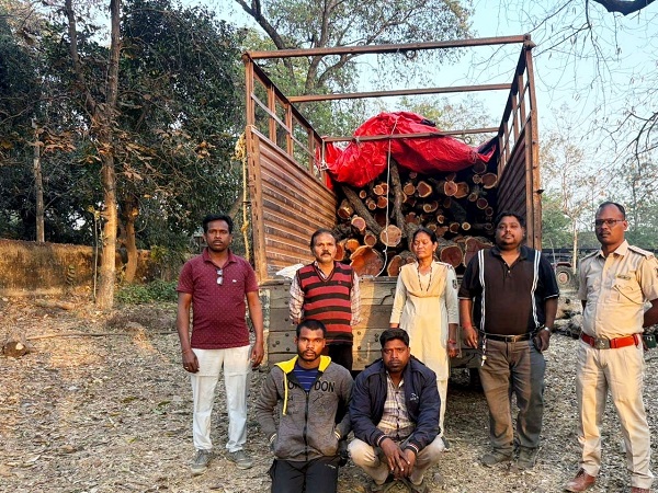 खैर लकड़ी की अंतर्राज्यीय तस्करी का भंडाफोड़