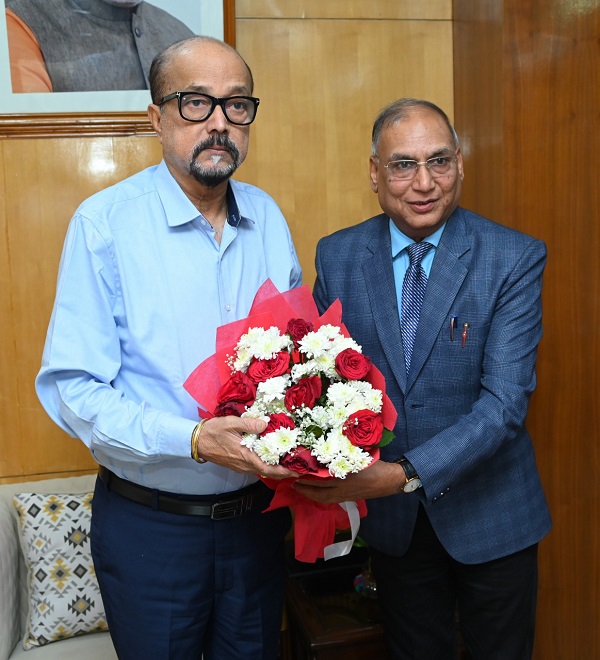 राज्यपाल श्री रमेन डेका से राज्य उपभोक्ता विवाद प्रतितोष आयोग के अध्यक्ष श्री चौरड़िया ने की सौजन्य भेंट  