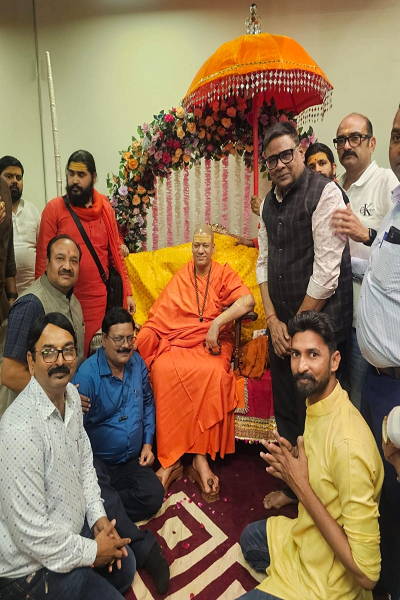 वर्ल्ड ब्राह्मण फेडरेशन के पदाधिकारियों ने महामंडलेश्वर श्री कैलाशानंद गिरि से भेटकर आशीर्वाद लिया 