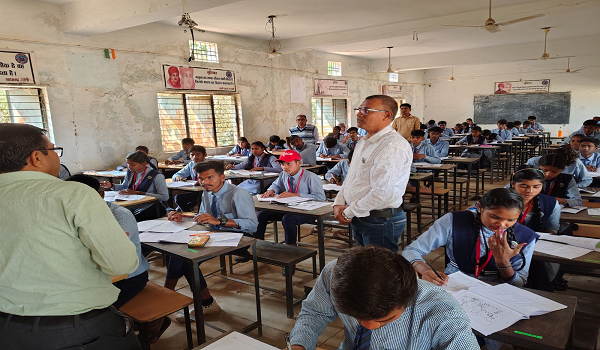 जिला उड़नदस्ता दल ने किया परीक्षा केन्द्रों का निरीक्षण