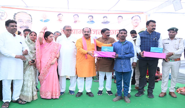 लोकप्रिय मुख्यमंत्री विष्णु देव साय के जन्मदिन पर उप मुख्यमंत्री साव ने वनग्राम बिजराकछार में लगाई जनचौपाल