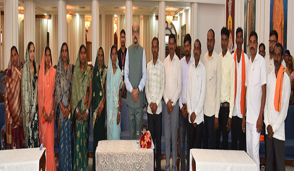  राज्यपाल के गोद ग्राम पंचायत बिजली के ग्रामीणों ने किया लोकभवन का भ्रमण