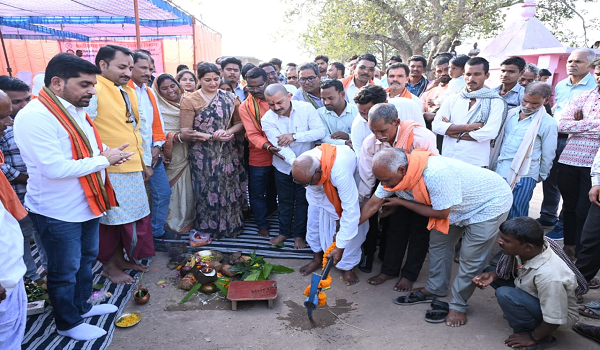 पंडरिया विधानसभा में विकास की नई राह, विधायक भावना बोहरा ने बहुप्रतीक्षित दशरंगपुर से खंडसरा सड़क निर्माण कार्य का किया भूमिपूजन