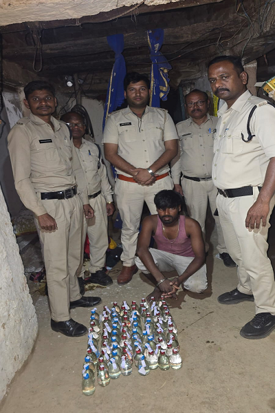 आबकारी वृत्त पंडरिया जिला कबीरधाम की अन्य जिले मुंगेली की अवैध मदिरा  के विरूद्ध कार्यवाही