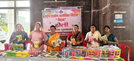 कलेक्टरेट परिसर में हर्बल गुलाल के स्टॉल आकर्षण का केंद्र, स्व-सहायता समूहों की अच्छी बिक्री