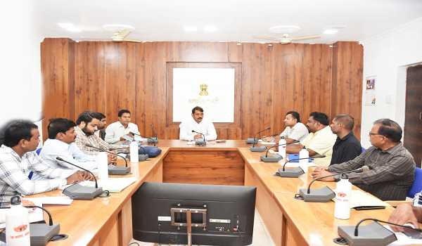 एजेंसी संचालक रसोई गैस की रखें निर्बाध आपूर्ति, शासन के दिशा निर्देशों का कड़ाई से करें पालन - कलेक्टर श्री गोपाल वर्मा