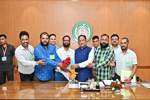 एनएचएम कर्मचारी संघ के प्रतिनिधिमंडल की मुख्यमंत्री विष्णु देव साय से सौजन्य मुलाकात