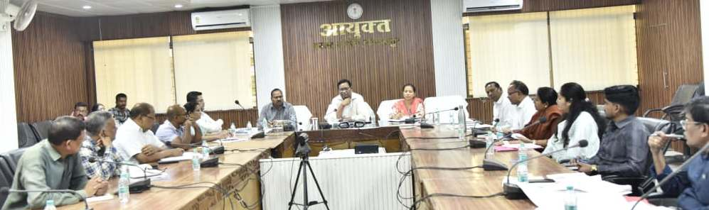 ग्रीष्मकालीन पेयजल व्यवस्था को करें सुदृढ़ : कमिश्नर डोमन सिंह
