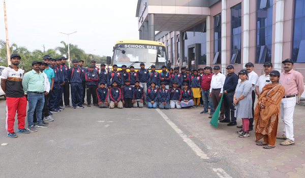 सरगुजा ओलंपिक के लिए सूरजपुर के 410 खिलाड़ी होंगे शामिल, जिला पंचायत सीईओ ने बस को हरी झंडी दिखाकर किया रवाना