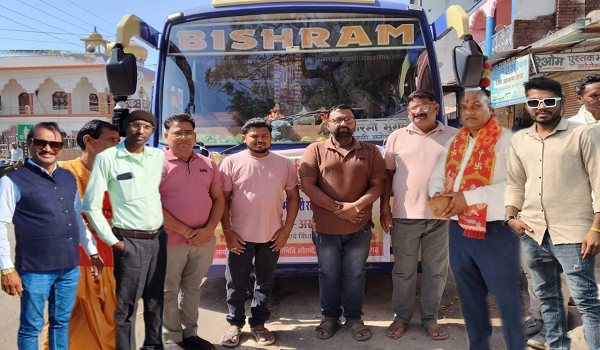 मेडिकल टीम लोरमी ने दर्शनार्थियों को फल एवं दवा वितरण किया