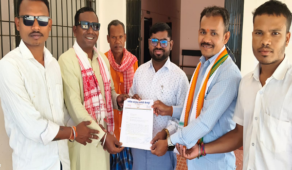 प्रधानमंत्री सड़क निर्माण मे भ्रष्टाचार को कांग्रेस द्वारा उग्र आंदोलन की चेतावनी रैली निकाल कलेक्टर गरियाबंद के नाम सौपा ज्ञापन 