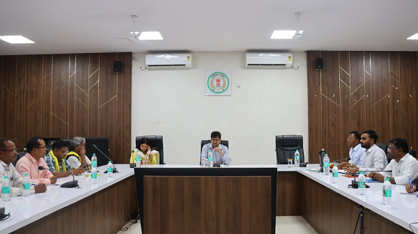 शिक्षा, स्वास्थ्य और जागरूकता से ही बदलेगा बीजापुर का भविष्य : कलेक्टर संबित मिश्रा