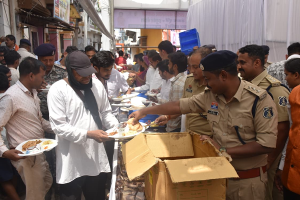 सशस्त्र नक्सलवाद की समाप्ति के ऐतिहासिक संकल्प की पूर्ति पर कवर्धा में खेड़ापति हनुमान मंदिर में भव्य हनुमंत भंडारा का हुआ आयोजन