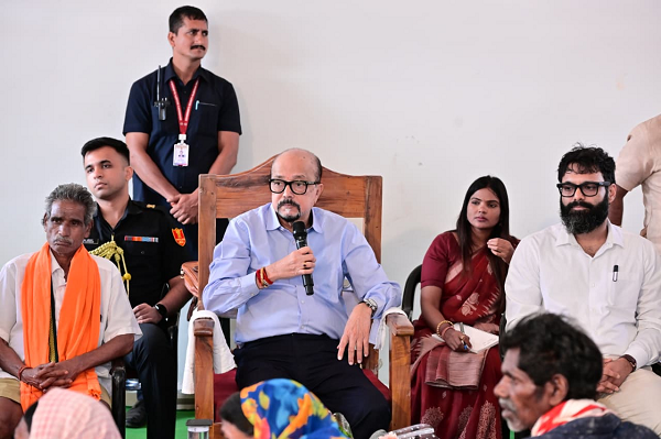 राज्यपाल श्री रमेन डेका ने ग्राम बेहराखार जाकर विशेष पिछड़ी जनजाति बिरहोर समुदायों से की आत्मीय मुलाकात