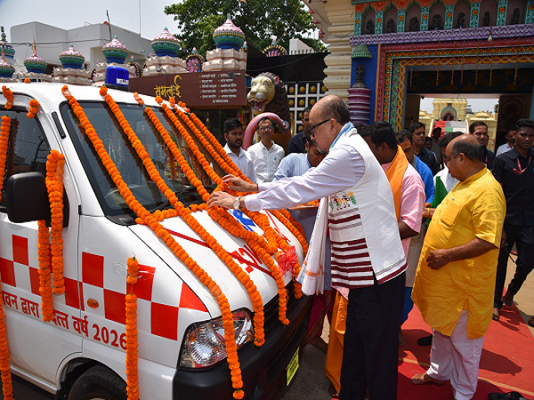 राज्यपाल श्री डेका ने श्री जगन्नाथ मंदिर ट्रस्ट को सौंपी एम्बुलेंस की चाबी