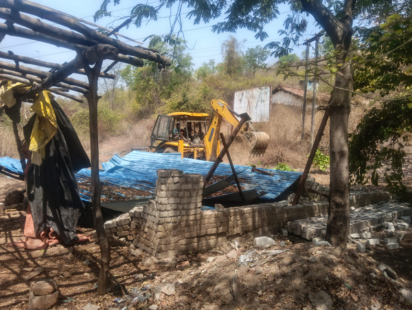 अवैध अतिक्रमण पर छत्तीसगढ़ राज्य वन विकास निगम की सख्त कार्रवाई