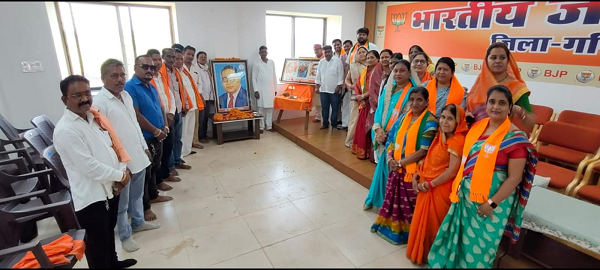 भाजपा जिला कार्यालय में धूमधाम से मनाई गई डॉ. भीमराव अंबेडकर जयंती, संविधान निर्माता के विचारों को अपनाने का लिया संकल्प