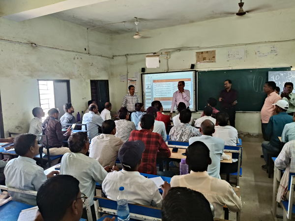 जनगणना प्रशिक्षण से अनुपस्थित 10 कर्मचारियों को थमाया नोटिस