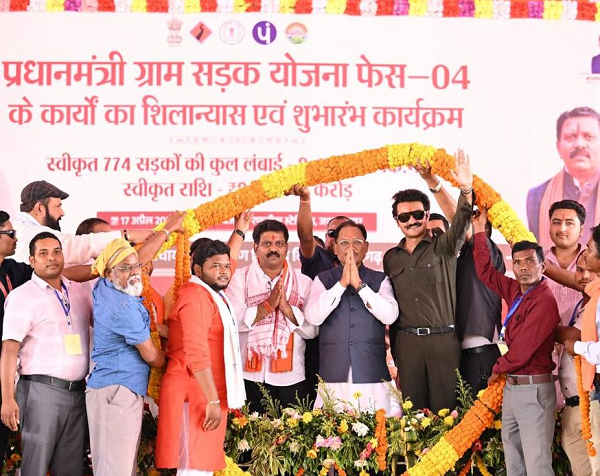 ग्रामीण विकास को नई रफ्तार: 2426 किमी सड़क निर्माण का मुख्यमंत्री श्री विष्णु देव साय ने किया शिलान्यास