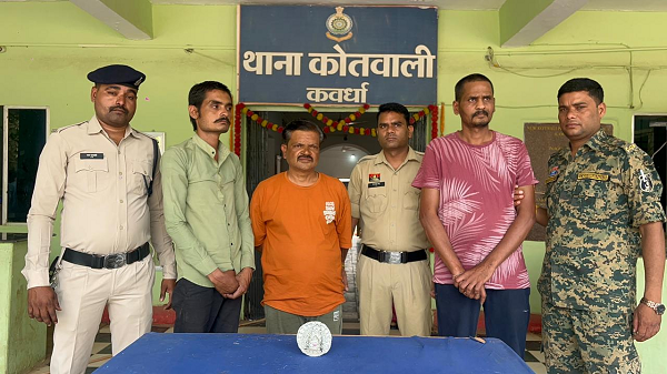 हनुमान जी महाराज की मूर्ति से मुकुट चोरी का  खुलासा 3 आरोपियो को किया गिरफ्तार, मुकुट भी बरामद