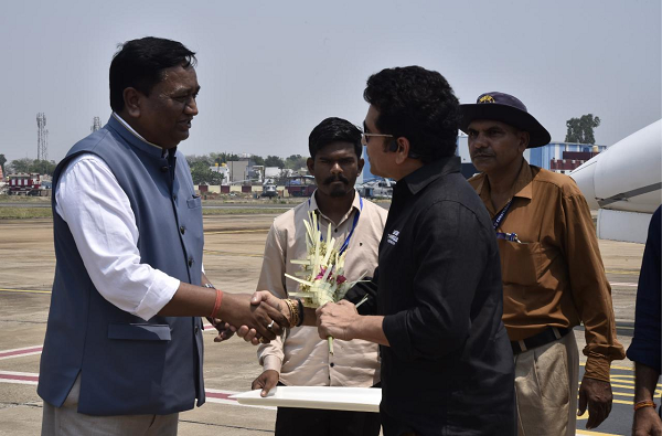 भारत रत्न श्री सचिन तेंदुलकर का एयरपोर्ट में आत्मीय स्वागत