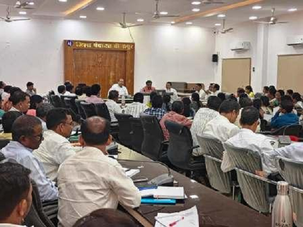 शिक्षा व्यवस्था को सुदृढ़ बनाने हेतु विभागीय समीक्षा, योजनाओं की ज़मीनी हकीकत पर चर्चा