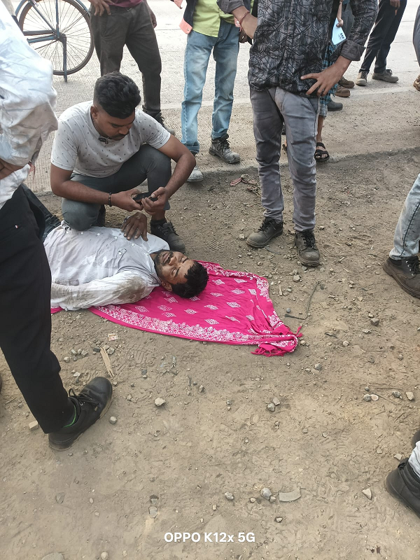 समय पर नहीं पहुंची 108 और 112, सड़क पर तड़पते रहे दो घायल युवक