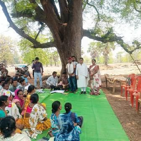 प्रकृति की गोद में सजी ग्राम सभाएं, महिलाओं और बच्चों के अधिकारों पर जोर