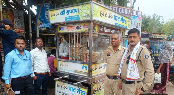 शहर के 50 से अधिक चाट गुपचुप, गन्ना जूस और स्ट्रीट फूड दुकानों में खाद्य सुरक्षा विभाग ने दी दबिश