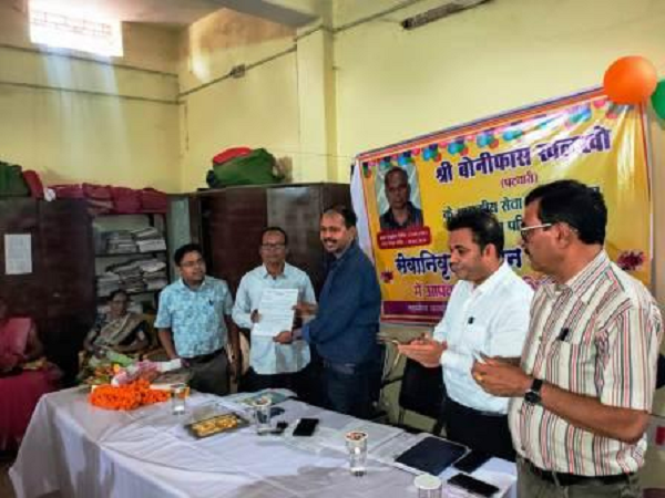 सेवानिवृत्ति के दिन ही पटवारी बोनिफास खलखो को मिला पीपीओ